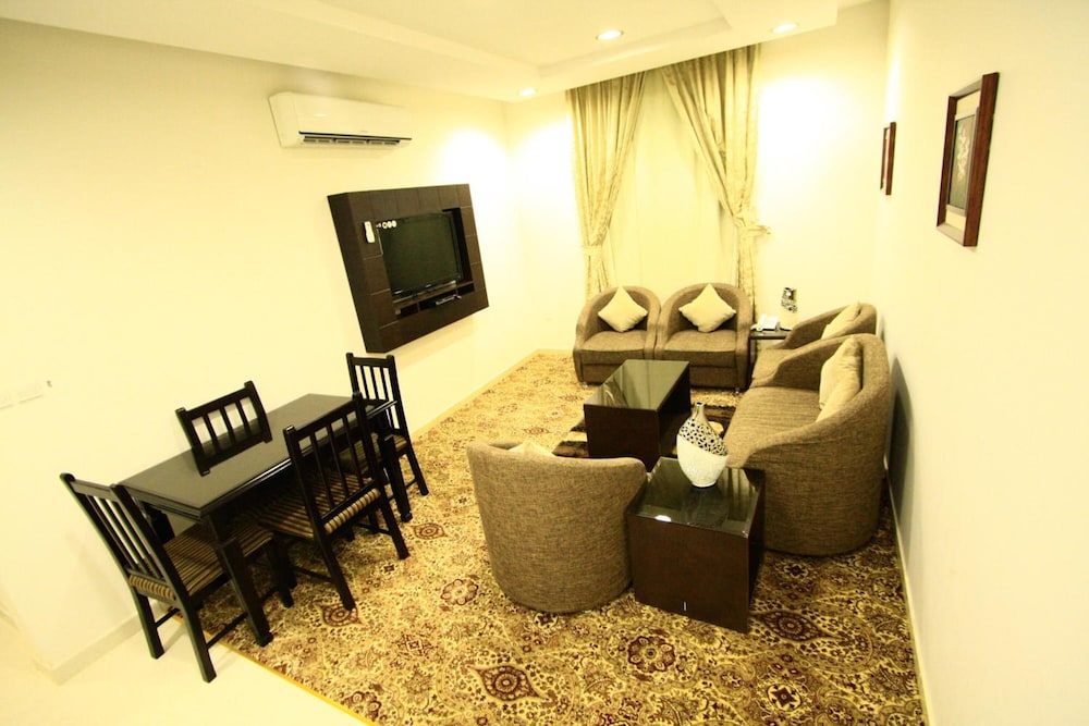 Three Bedrooms Apartment photo 3