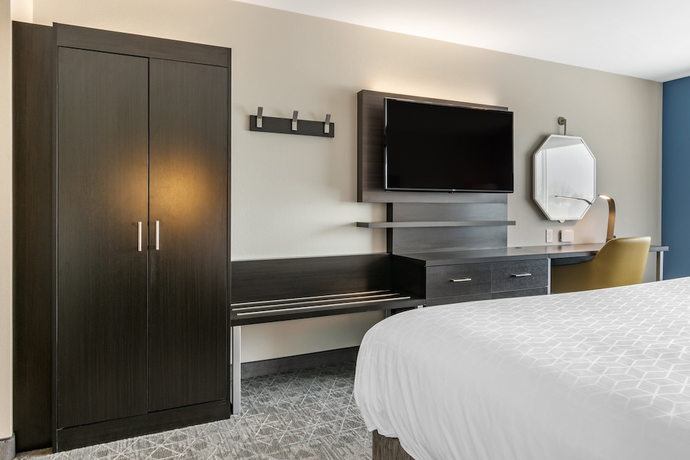 Suite, 2 Queen Beds, Accessible Bathtub, Non Smoking (Communications, Mobility) - Photo 2