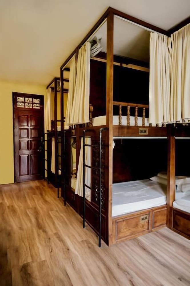 Classic Shared Dormitory, 1 King Bed