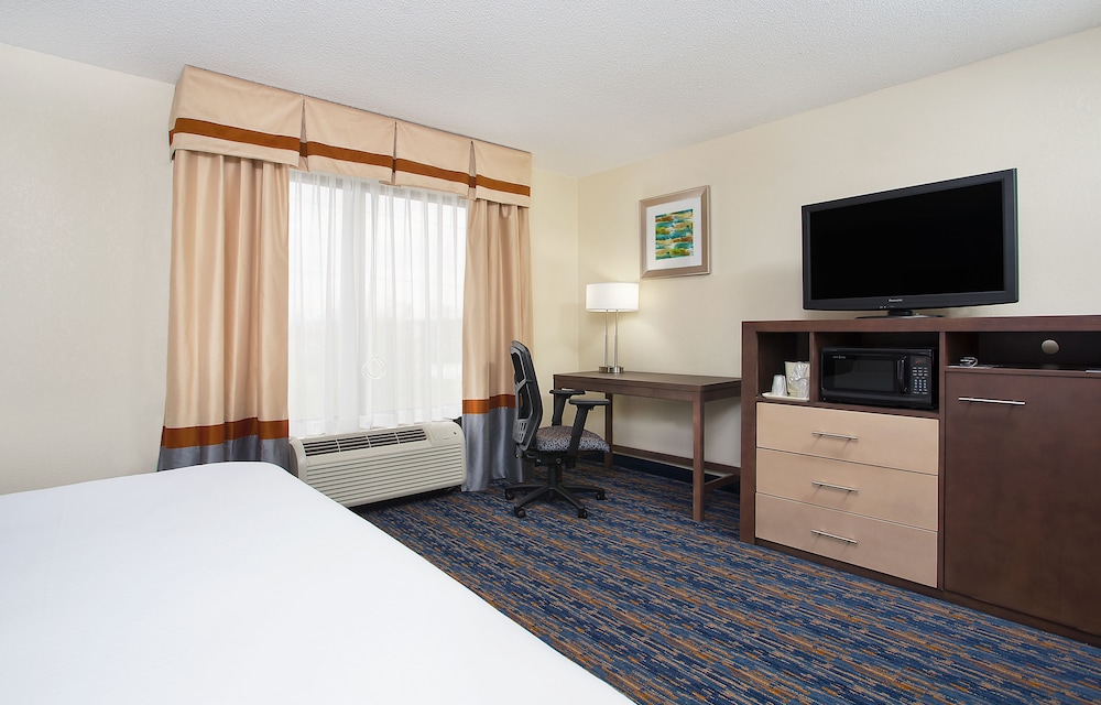 Suite, 1 King Bed, Accessible Bathtub (Communications) - Photo 1