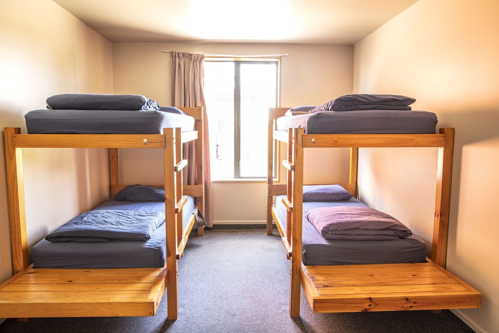 Shared Dormitory, Shared Bathroom photo 1