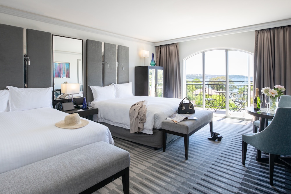 Classic Room, 2 Double Beds, Balcony (Bayside) thumbnail 5