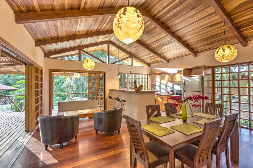 Luxury Villa, 2 Bedrooms, Kitchen, Garden View
