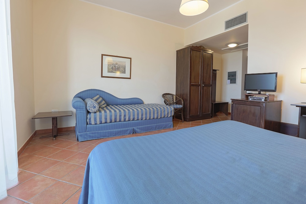 Triple Room photo 2