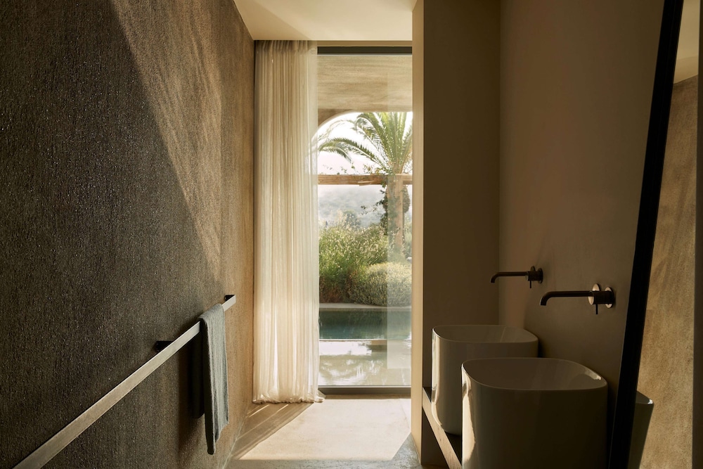 Waterfall Suite with Private Pool - Photo 12