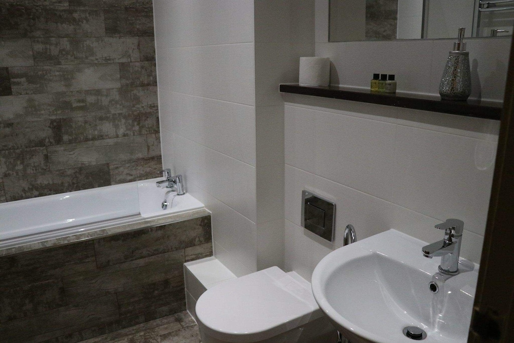 Basic Double or Twin Room - Photo 3
