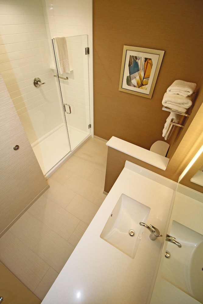 Room, 1 King Bed (Mobility/Hearing Access, Roll-in Shwr) - Photo 2