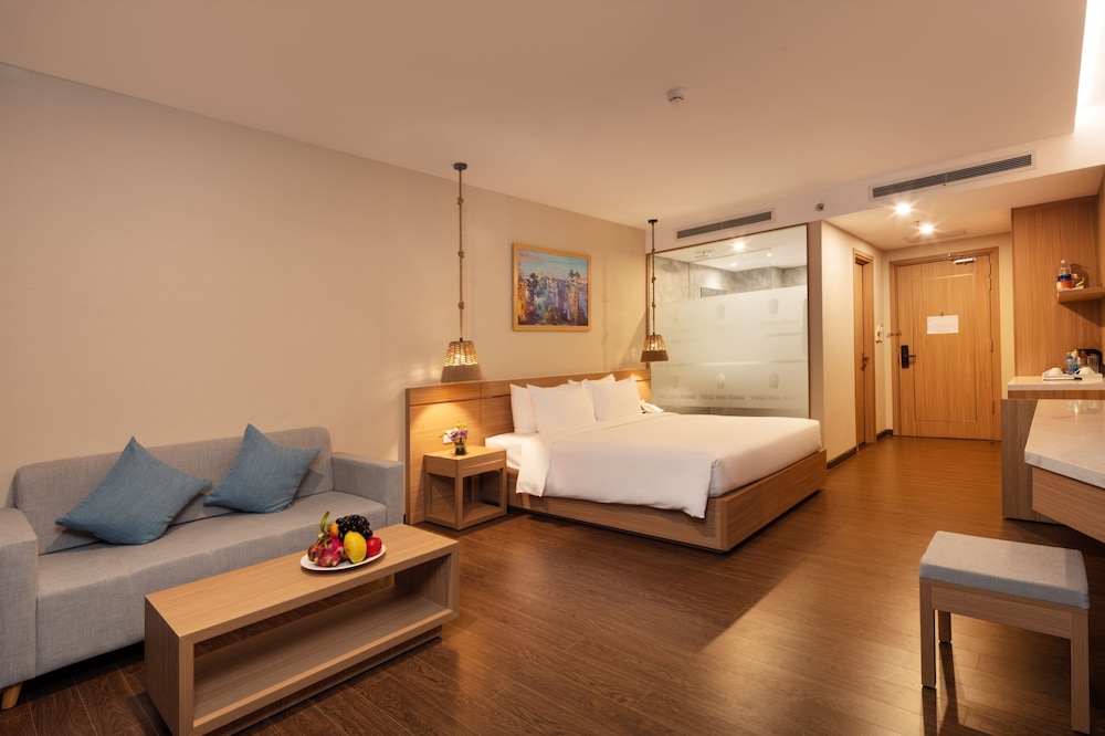Deluxe Room, Balcony, City View - Photo 7