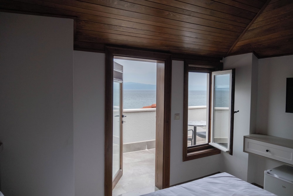 Deluxe Double Room, Sea View photo 3
