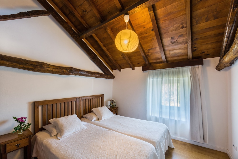 Traditional Cottage, 2 Bedrooms, Pool View photo 1