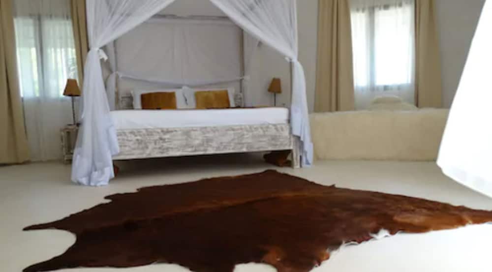 Deluxe Suite, 1 Double Bed, Pool View photo 1