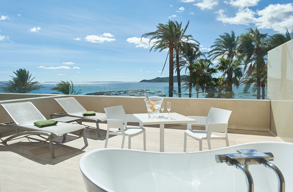 Deluxe Room, Jetted Tub, Sea View - Photo 14