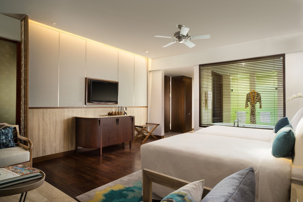 Deluxe Ocean Front Twin - Photo 4