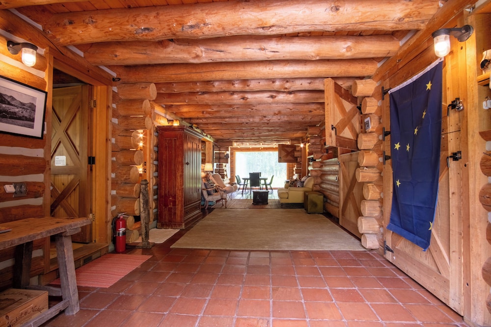 House, Multiple Beds, Kitchen, Mountain View (The Barn on Warm Springs Creek) photo 2