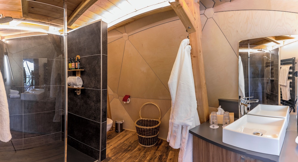 D'Hôme Luxe avec Baignoire Balnéo photo 2