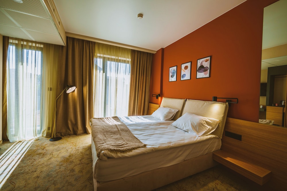 Deluxe Room, City View
