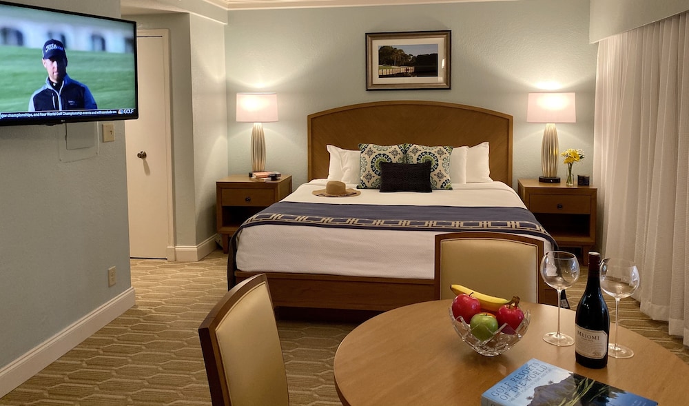 Junior Suite, 1 King Bed (750 SqFt) - Photo 1