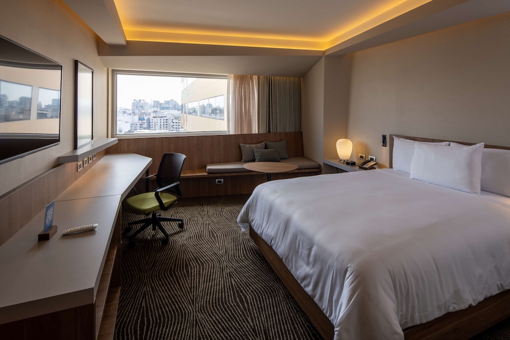 Room, 1 Queen Bed, City View - Photo 2