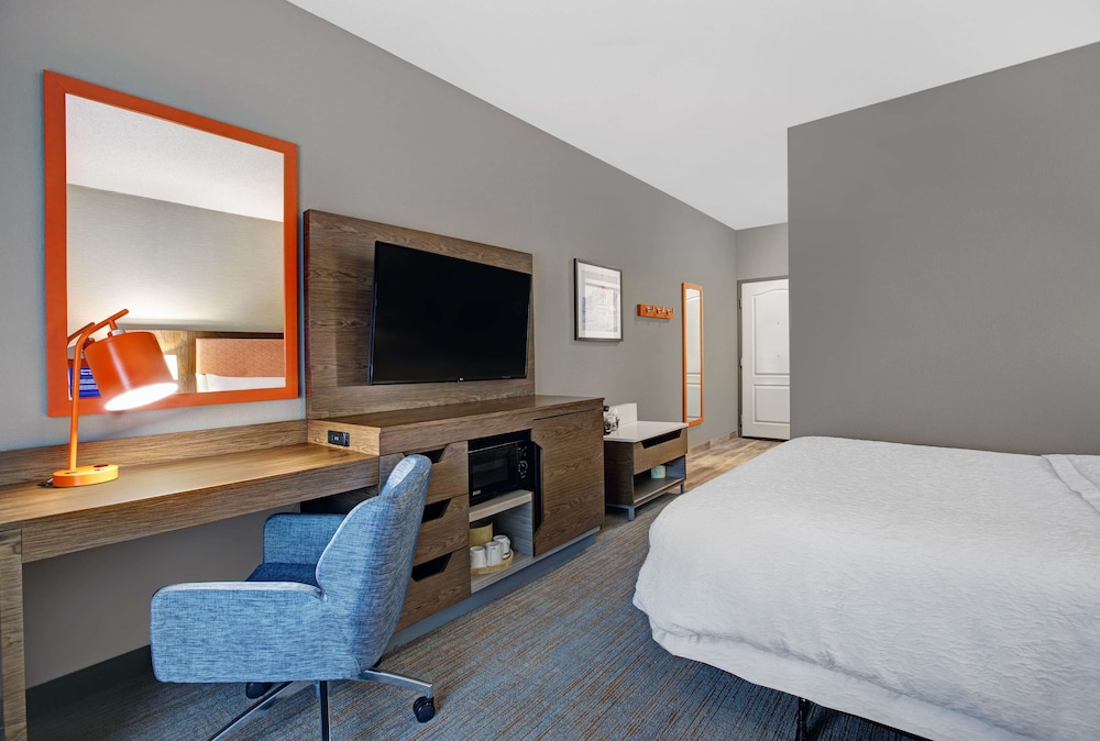 Room, 1 Queen Bed, Accessible (Mobility & Hearing) - Photo 3