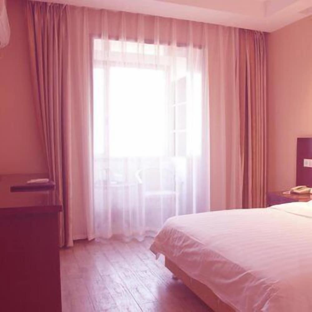 Business Single Room, 1 Queen Bed photo 3