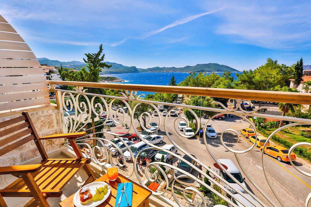 Deluxe Double Room, Balcony, Sea View photo 2