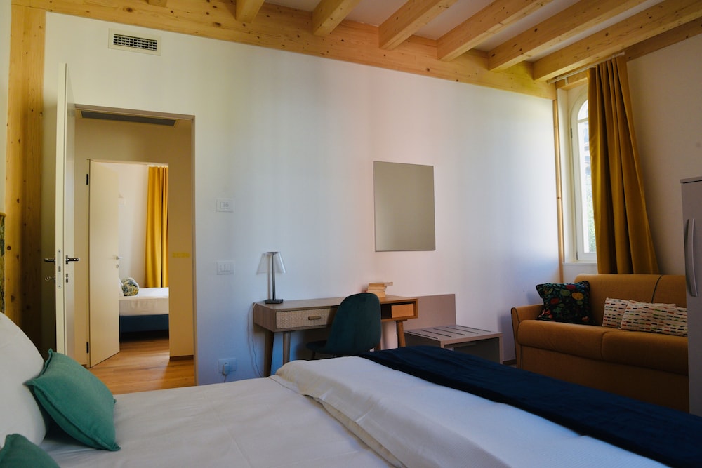 Basic Quadruple Room, Courtyard View photo 3