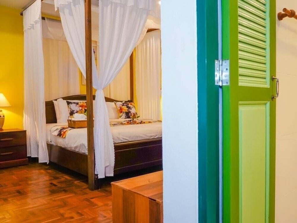 Premium Room, 1 King Bed, Non Smoking, Garden View photo 1
