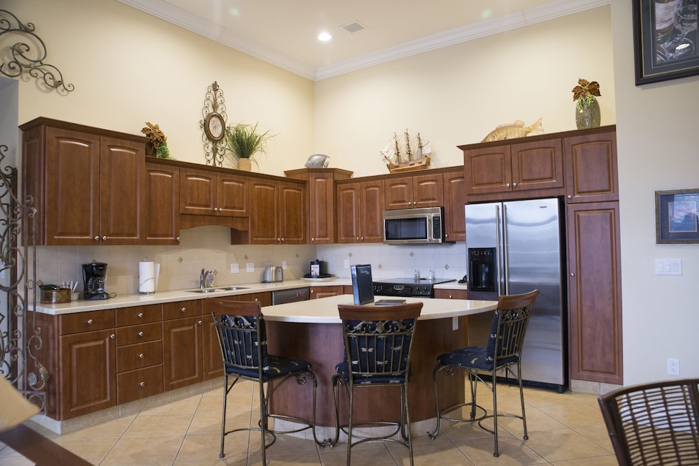 Luxury Condo, Multiple Beds, River View photo 2