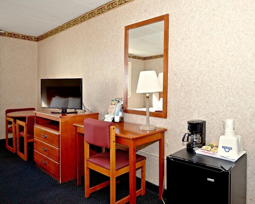 Suite, Multiple Beds - Photo 4