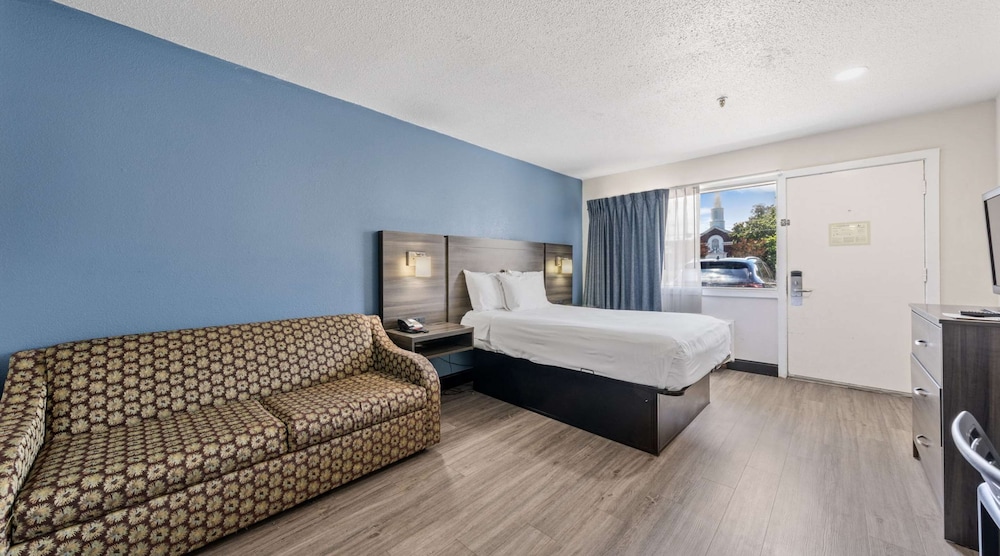 Suite, 2 Double Beds, Non Smoking, Kitchen (with Sofabed) - Photo 4