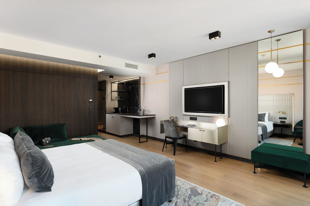 Emerald Suite - Photo 5