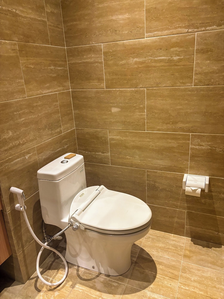 Suite, 1 Bedroom - Photo 15