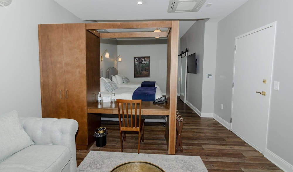 Suite, 2 Queen Beds, Non Smoking - Photo 8