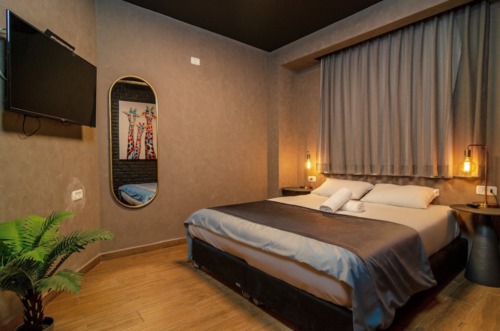 Deluxe Suite, Garden View, Garden Area photo 1