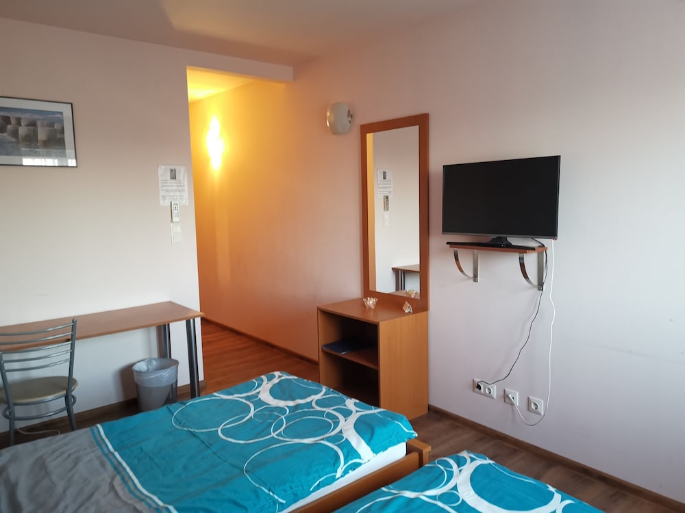 Double or Twin Room - Photo 10