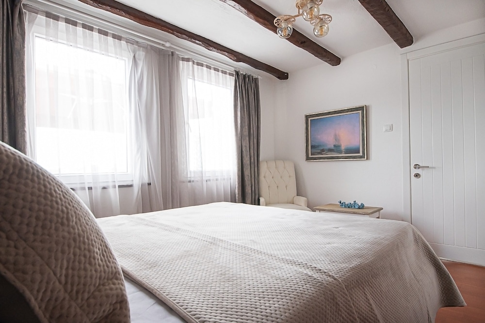 Suite, Sea View