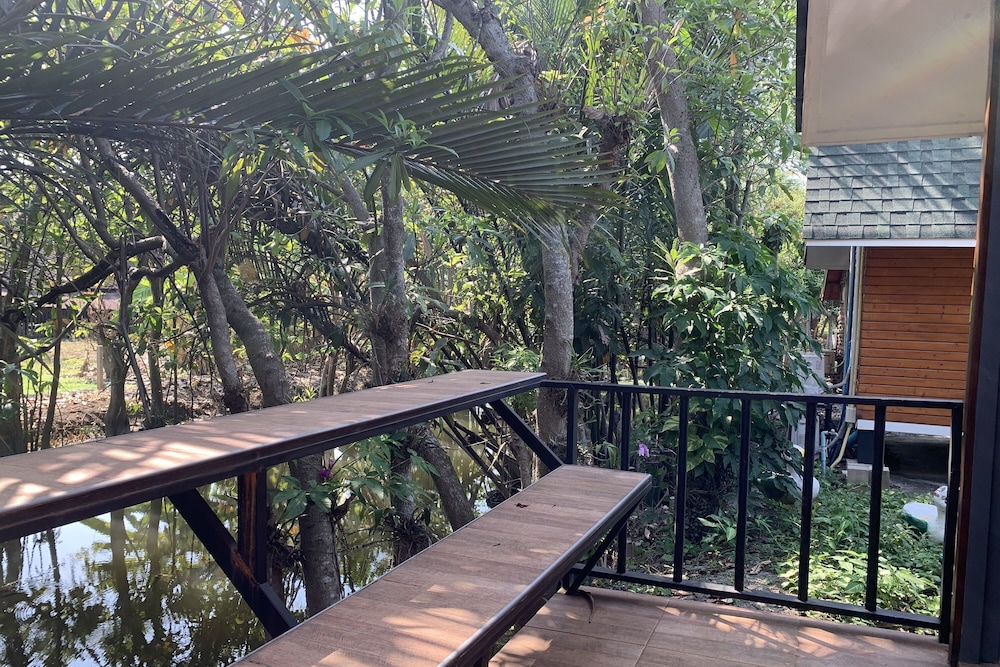 Superior Bungalow - Photo 13