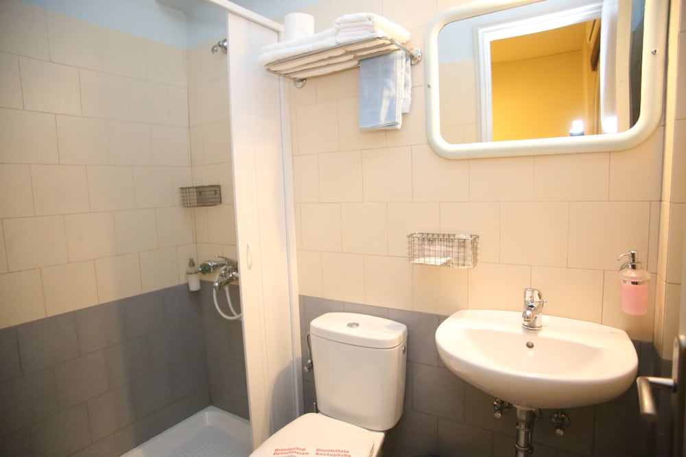 Standard Room - Photo 5