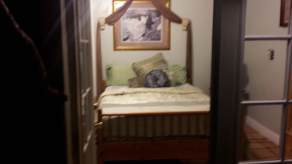 Bass Lake #8, 1 Queen Bed photo 3