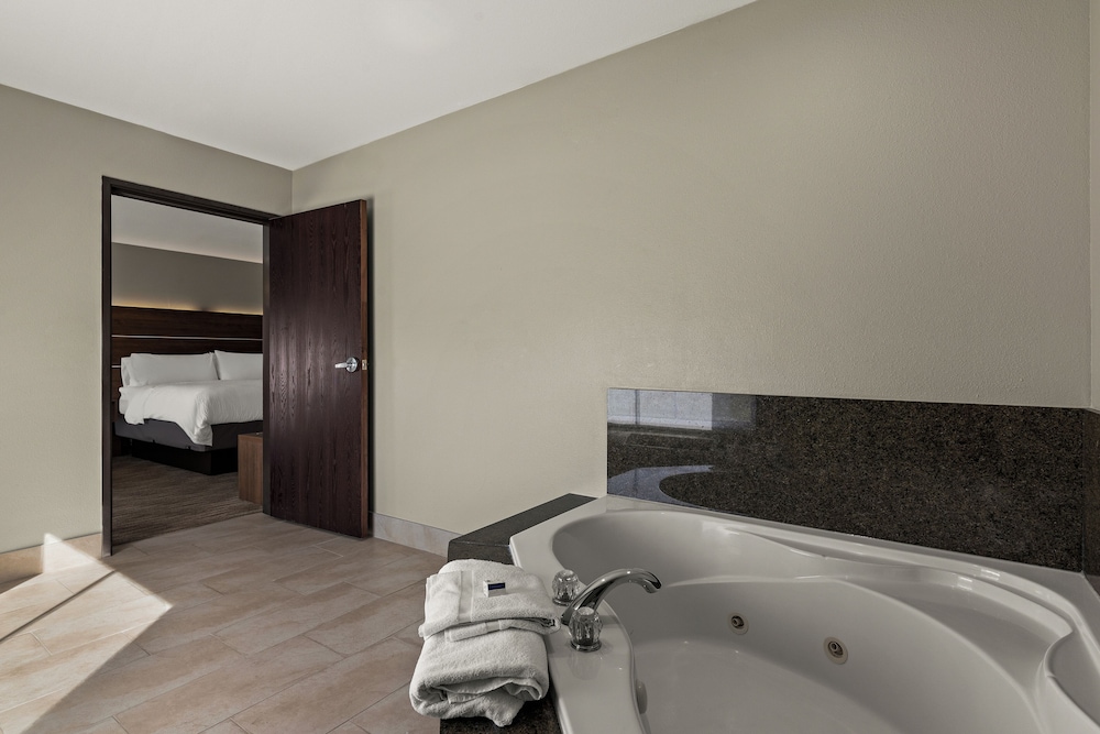 Suite, Jetted Tub - Photo 3