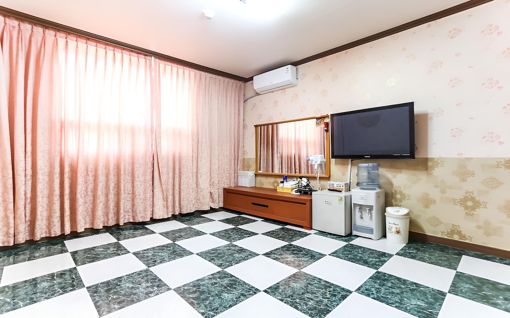 Room (Ondol Room) - Photo 3
