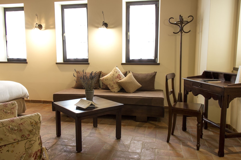 Family Triple Room, Multiple Beds, Courtyard View (3 People) photo 3