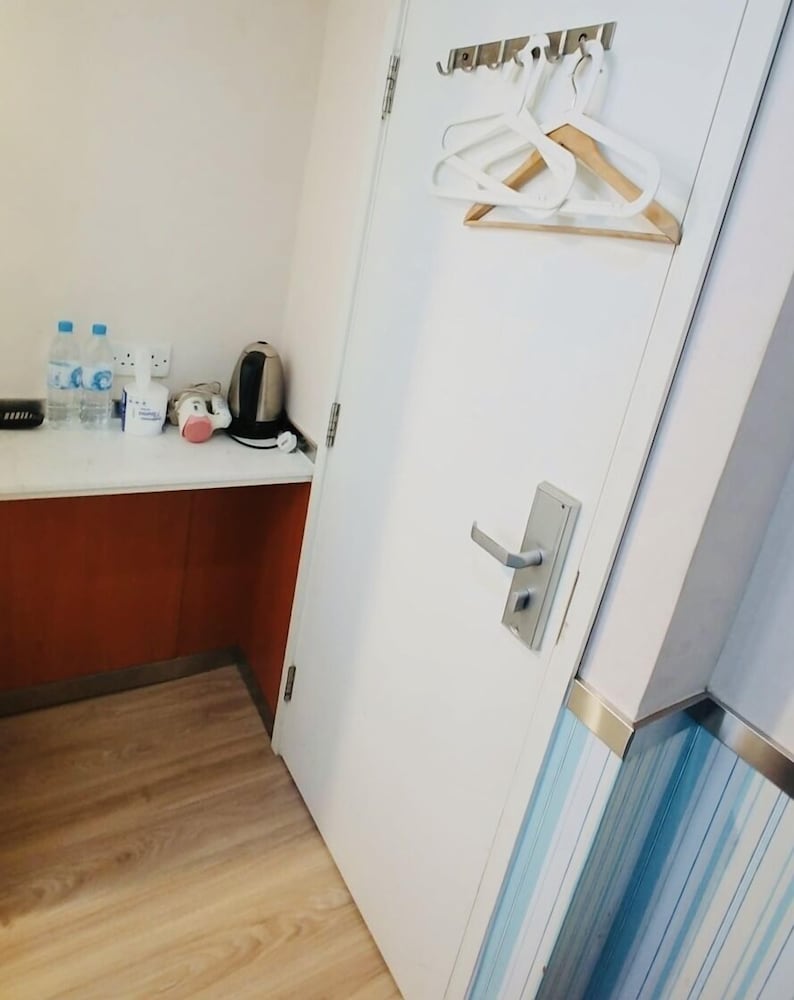 Basic Twin Room photo 3