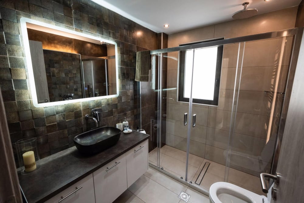 Family House, Multiple Bedrooms, 2 Bathrooms (Serenity Suites Sea View 4) photo 3