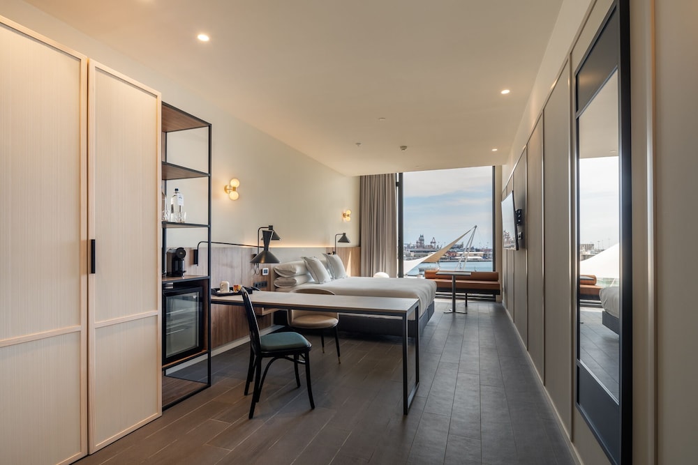Superior Double Room, Sea View (Deluxe - 1 Adult + 2 Children) - Photo 9