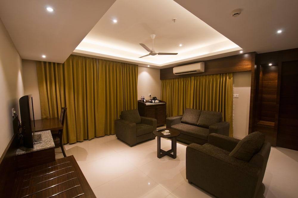 Suite - Photo 1