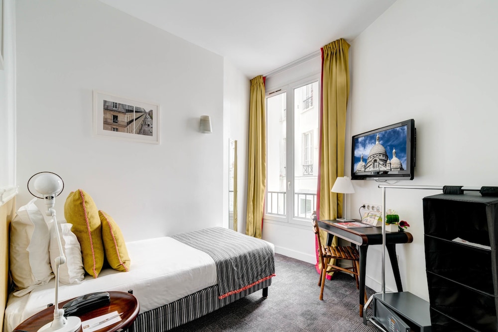 Standard Single Room - Free soft minibar, courtesy tray - Digital press