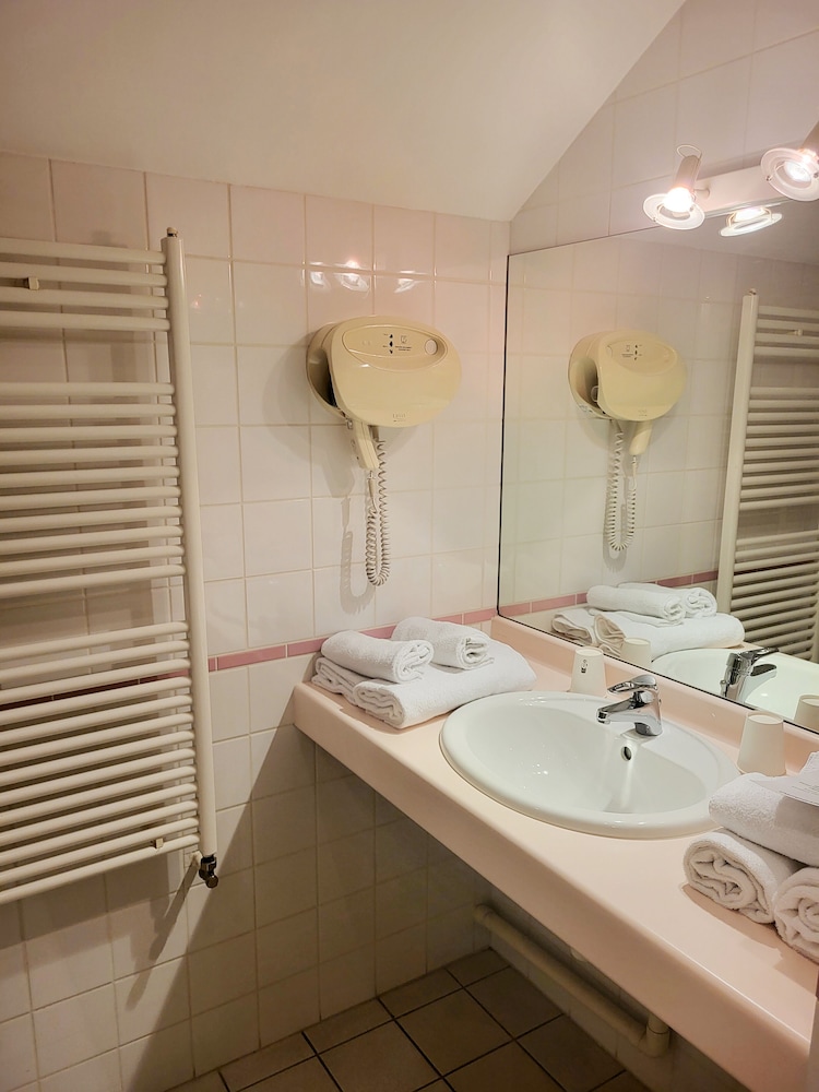 Superior Room, Multiple Beds - Photo 9
