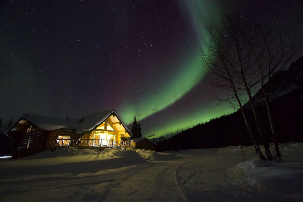 Log Cabin Wilderness Lodge - creekside luxury with sauna