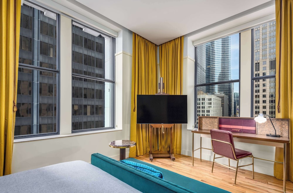Deluxe Room, 1 King Bed (Landmark View) - Photo 4